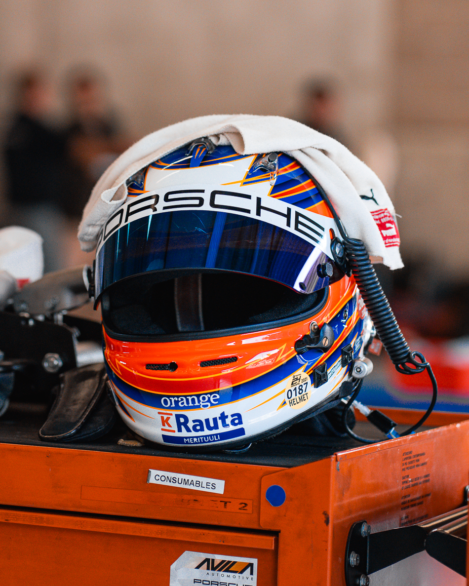 Link naar landscape / landschap portfolio Welkom op mijn website. Ik ben Joeri Verhagen, Motorsport & Automotive Fotograaf. Klik hier om naar de automotive fotografie portfolio te gaan. Vind je mijn werk leuk? Boek nu jouw professionele fotograaf voor motorsport trackdagen, pitlane, creative automotive shoots, autoverkoop, evenementen en meer.