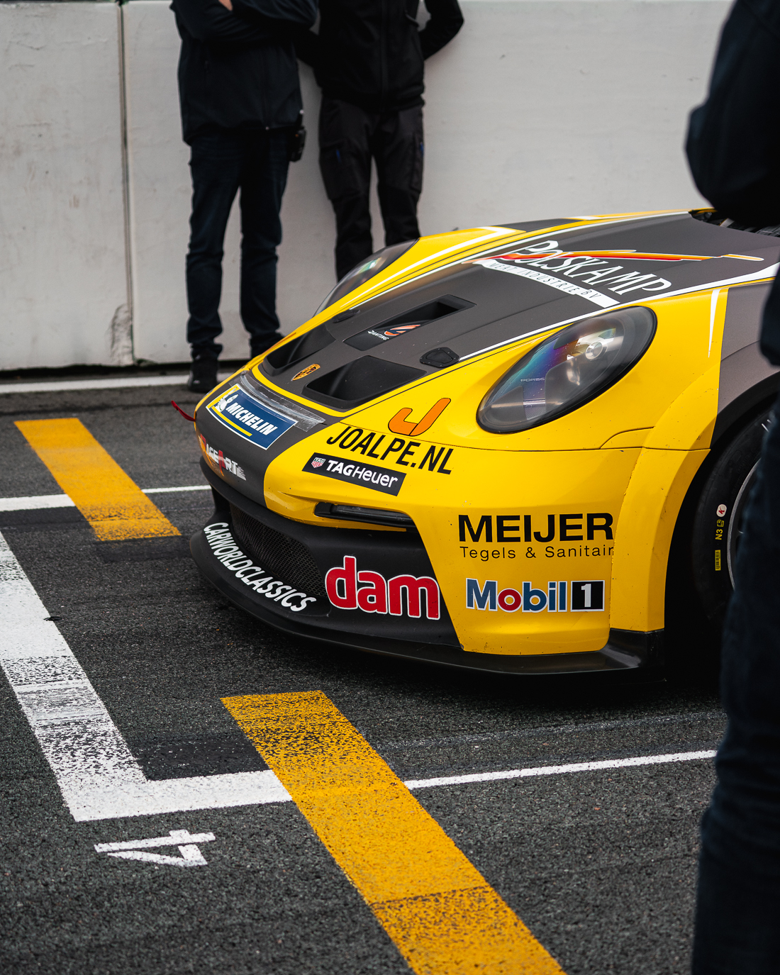 Welkom op mijn website. Klik hier om naar de motorsport fotografie portfolio te gaan. Vind je mijn werk leuk? Boek nu jouw professionele fotograaf voor motorsport trackdagen, pitlane, creative automotive shoots, autoverkoop, evenementen en meer.